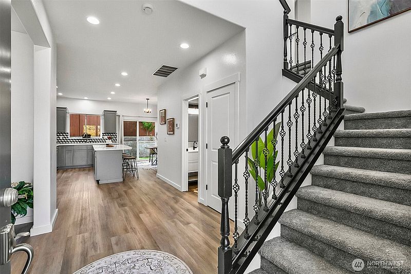 4th image of 1320 Weaver Way