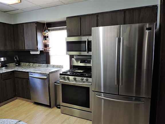 Kitchen appliances included!