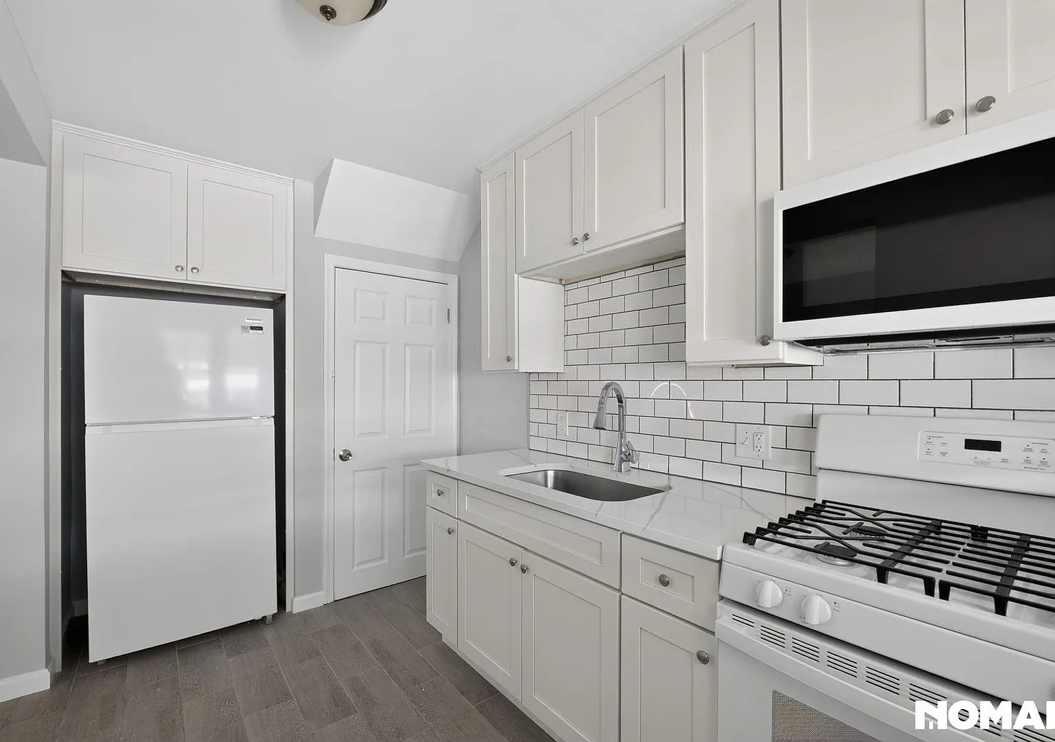 Charming 3BR Townhome in Middle River — Photo 3