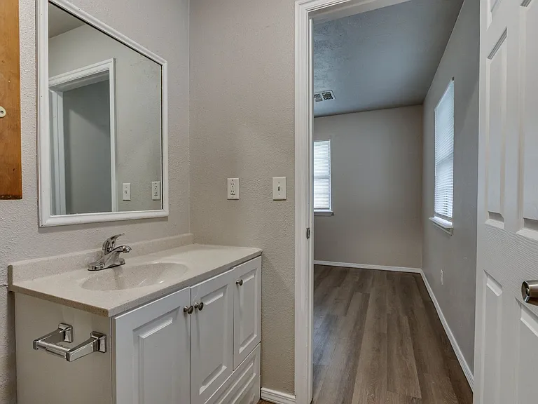 1005 SW 63rd St — Photo 41