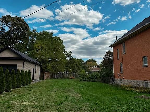 4th image of 299 Beech St