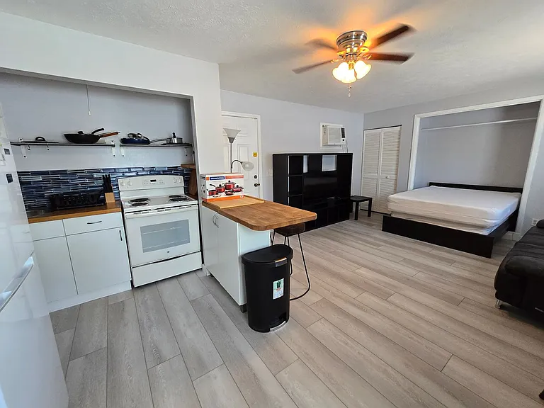 1014 Mecca Dr — Photo 2