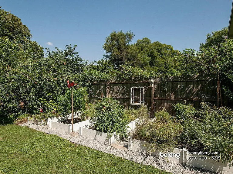 1330 Pennock Ave — Photo 20