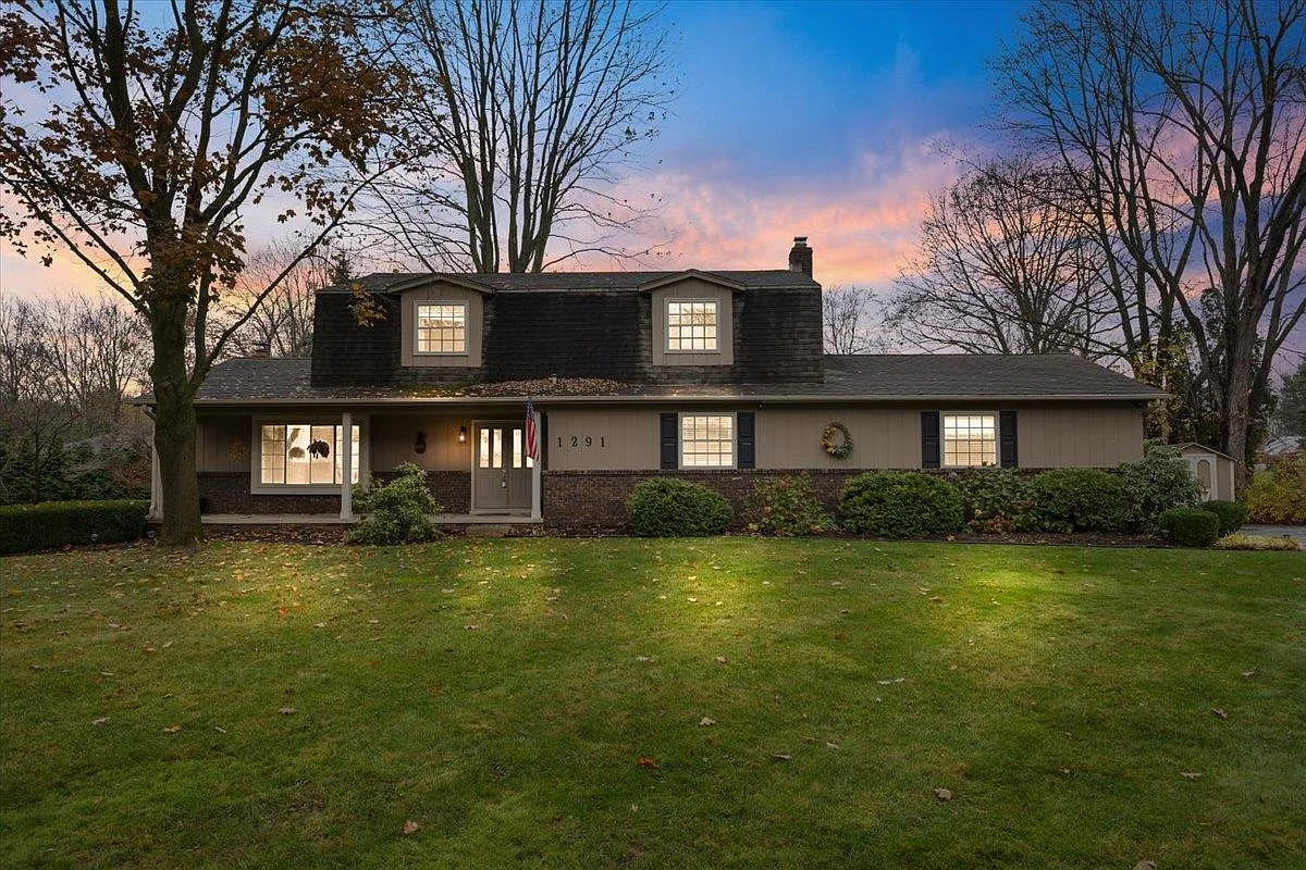 4 bed, 2.5 bath, 2316 sqft, $3,200 — Photo 1