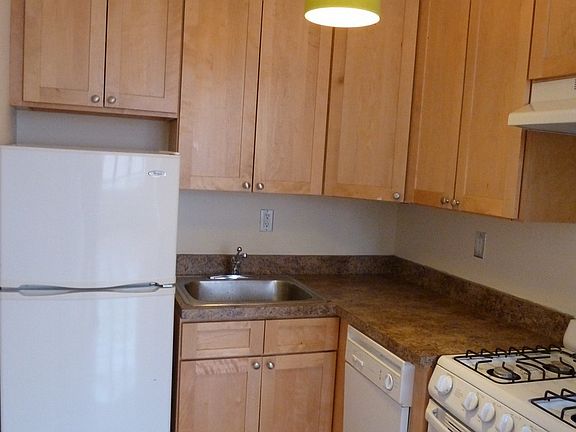 2nd image of 192 Meserole St APT 10