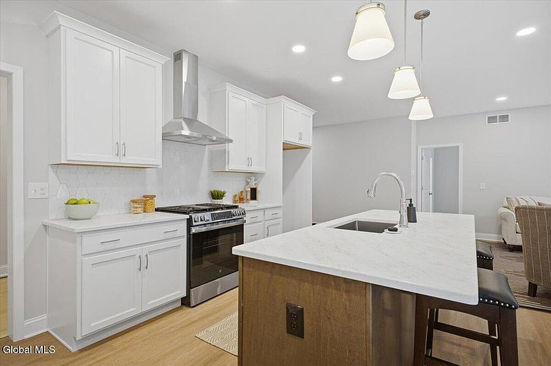 5th image of 14 Wellington Court