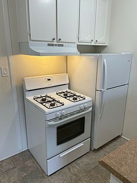 5th image of 8240 Whitsett Ave #213