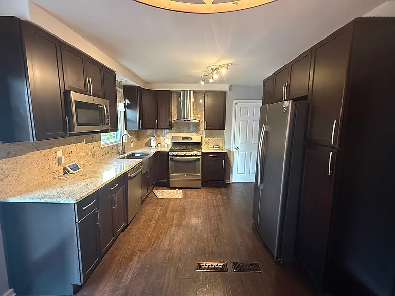 23450 Wilson Ave — Photo 10