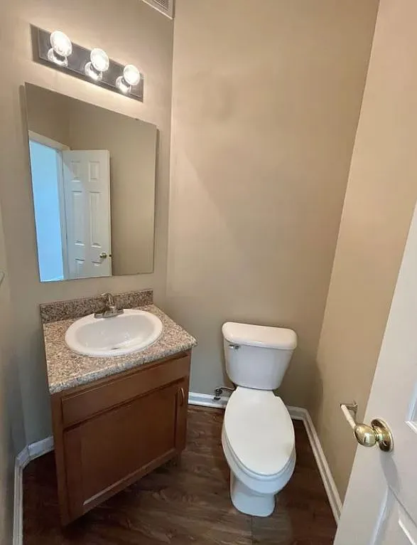 1006 East 61st Street - B — Photo 4