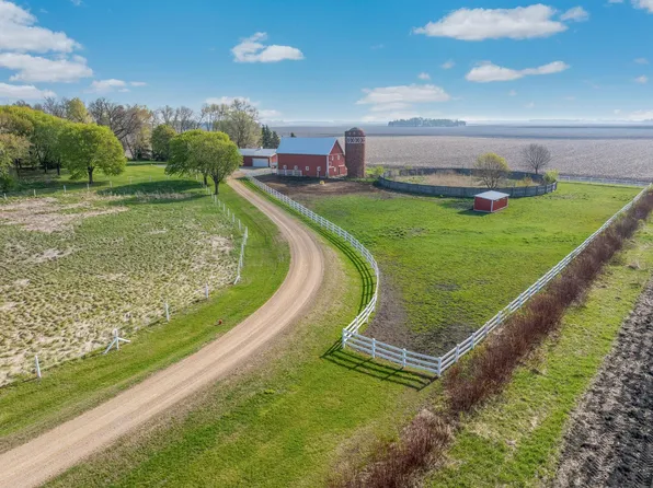 8332 440th Ave, Blue Earth, MN 56013