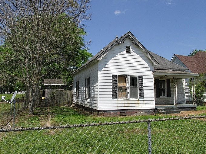 2nd image of 903 SW 13th Ave