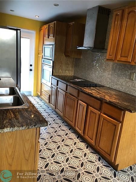 1st image of 14310 NE 5th Pl APT 3