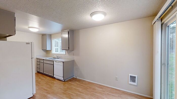1st image of 810 196th St E