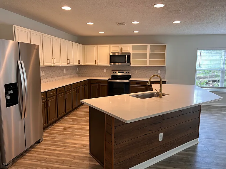 2304 Harwood Hills Ln — Photo 8