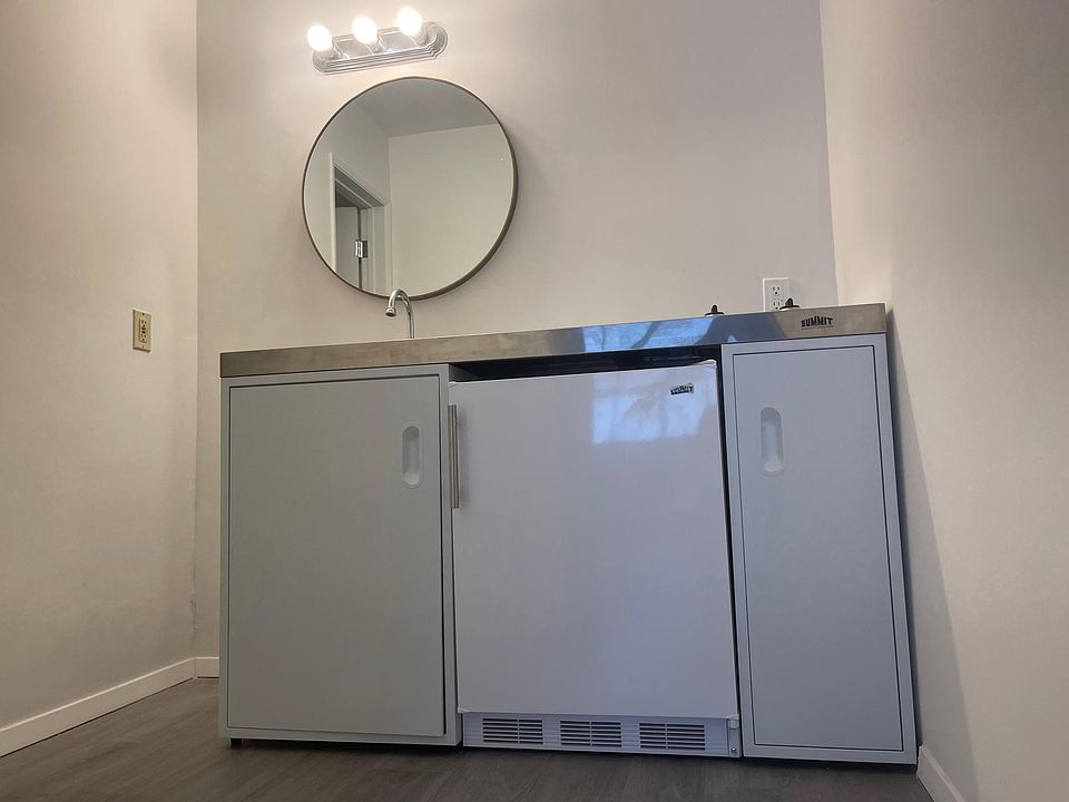 1st image of 1411 Armacost Ave APT 6