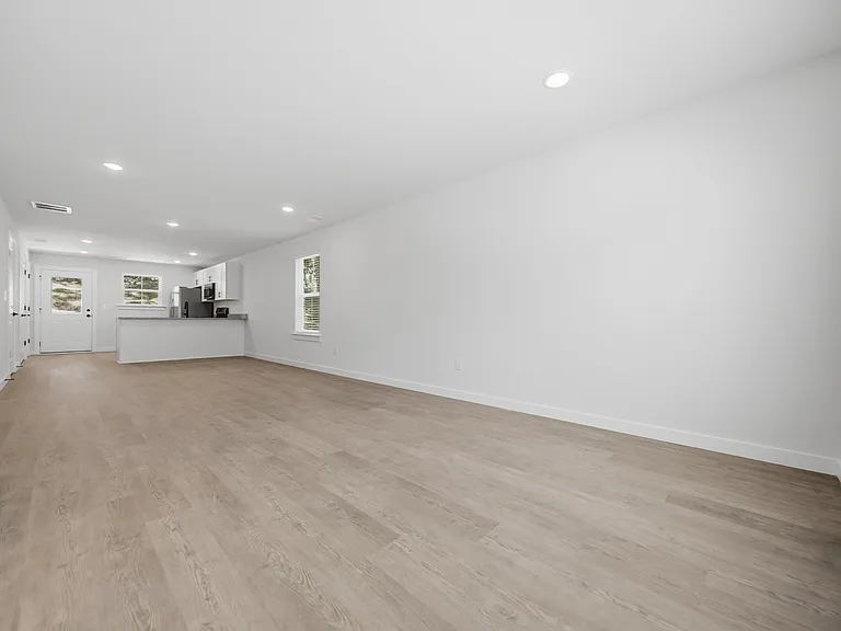 131 8th Avenue Dr SE — Photo 4