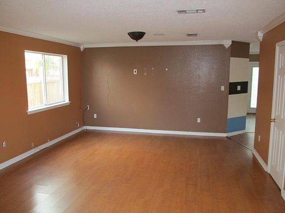 5th image of 2271 S Village Green St