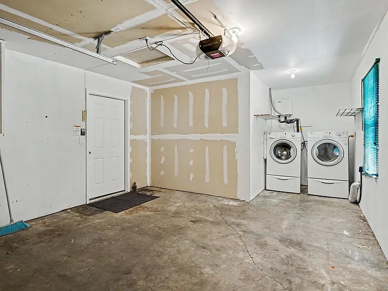 3080 Park Ave NE — Photo 27