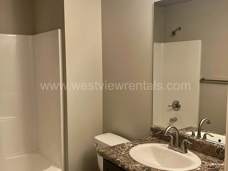 1010 Railroad Ave — Photo 122