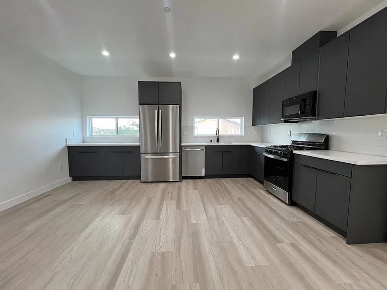 4900 Lennox Blvd #1 — Photo 2