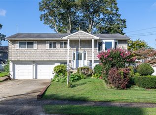 384 W 22nd St, Deer Park, NY 11729