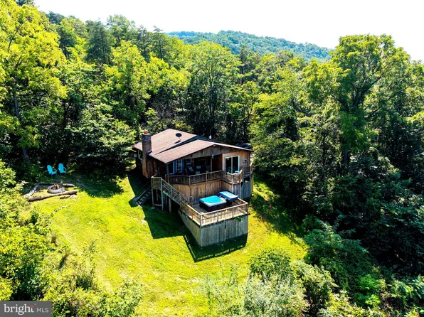 631 Overlook Dr, Rileyville, VA 22650