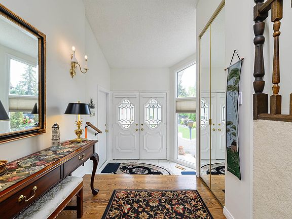 5th image of 249 Wolf Willow Cres NW