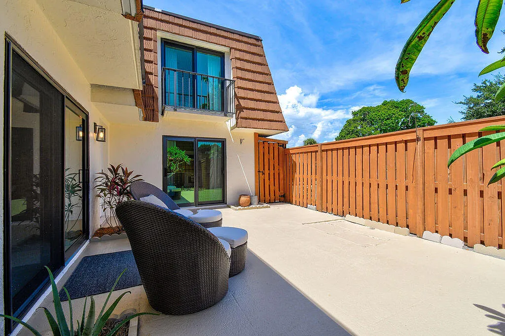 2 bed, 2.5 bath, 1325 sqft, $3,950 — Photo 4