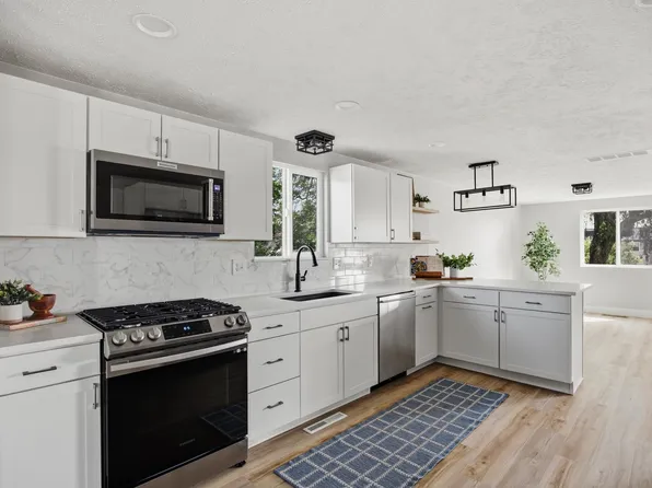 829 Independence Dr, Longmont, CO 80504