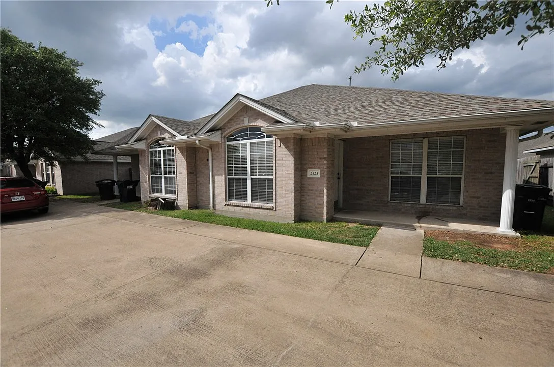 3 bed, 2.5 bath, 1362 sqft, $1,450 — Photo 1