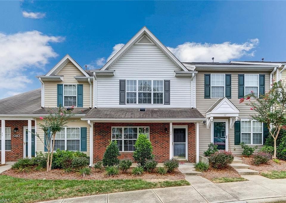 1st image of 44 Tannenbaum Cir