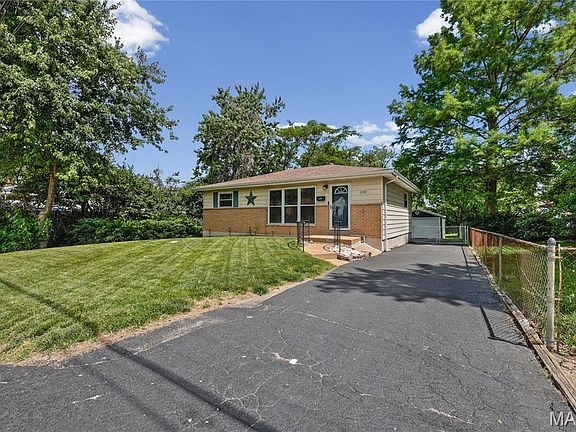 2nd image of 3707 Hoffmeister Ave