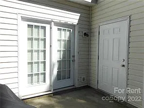 2 bed, 2.5 bath, 1304 sqft, $1,695 — Photo 4