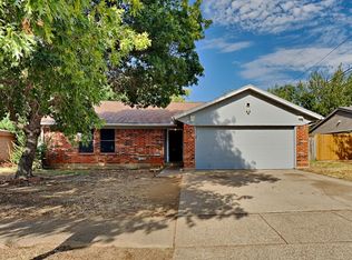 6204 Kelly Elliott Rd, Arlington, TX 76001