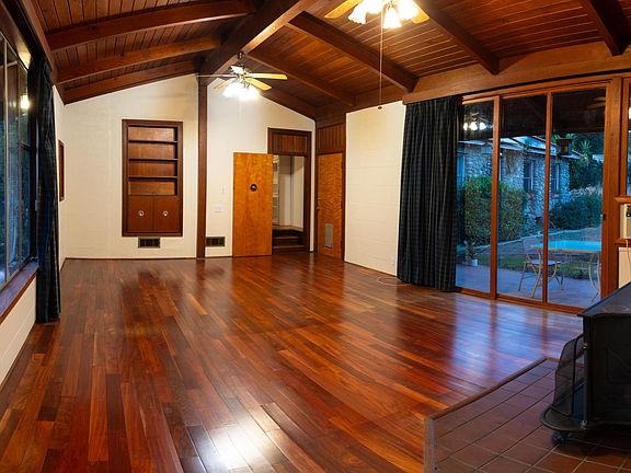 Living room - looking towards kitchen