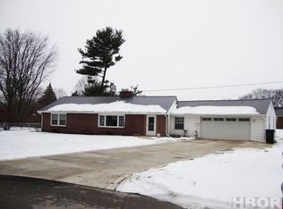 701 Monticello Dr, Fostoria, OH 44830