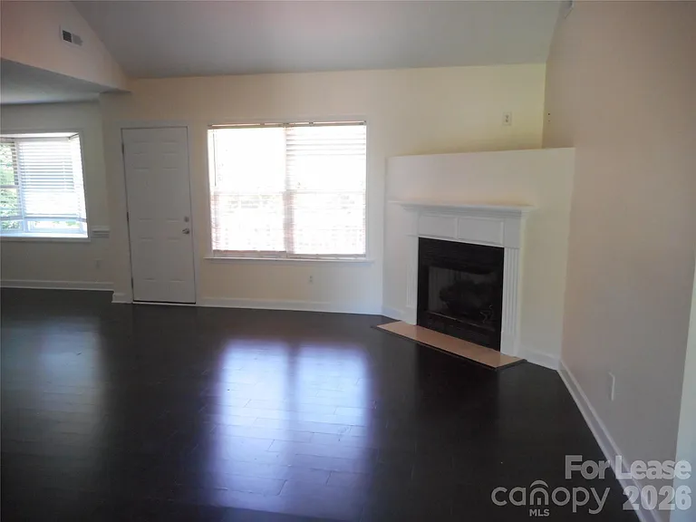 1128 Steele Meadows Dr — Photo 3