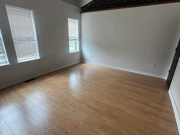 311 E 17th Ave — Photo 13
