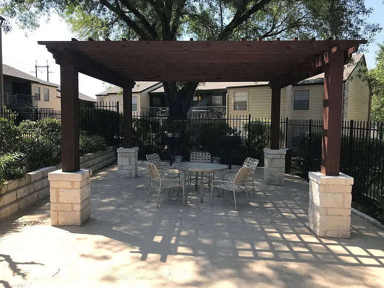 Pebble Creek Apartments — Photo 8
