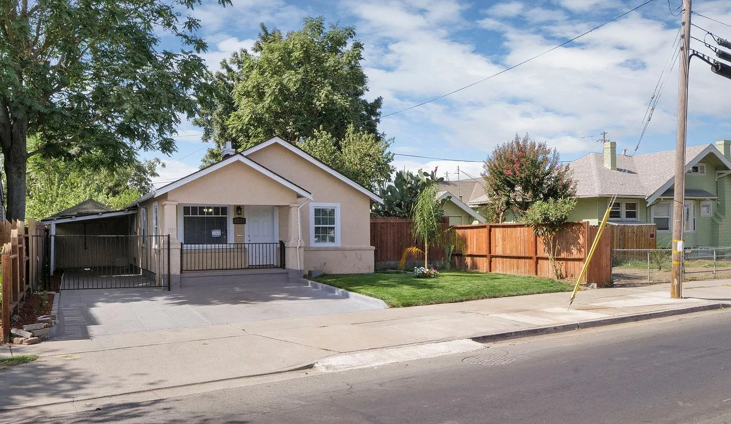 1737 N West Ln photo 1