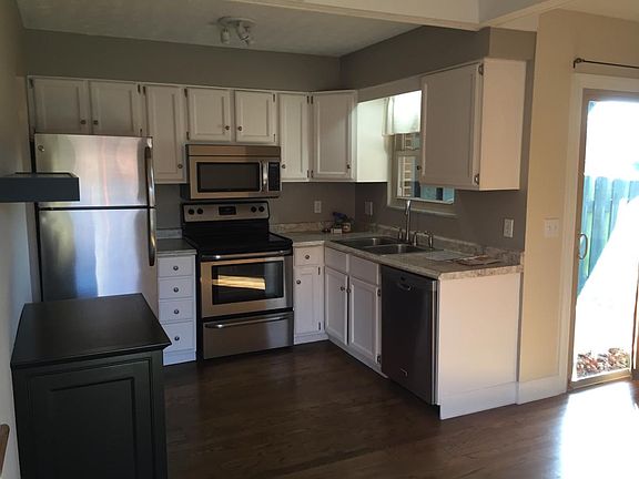 3rd image of 1567 Sandringham Dr