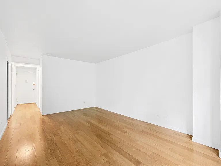 245 E 35th St #6J — Photo 4