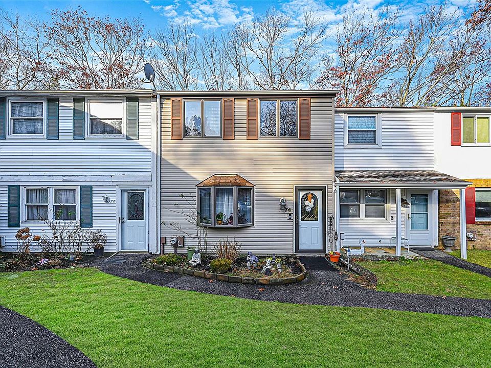 1st image of 74 Wooded Ct #74