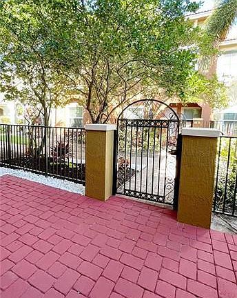 4th image of 380 Lake Monterey Cir
