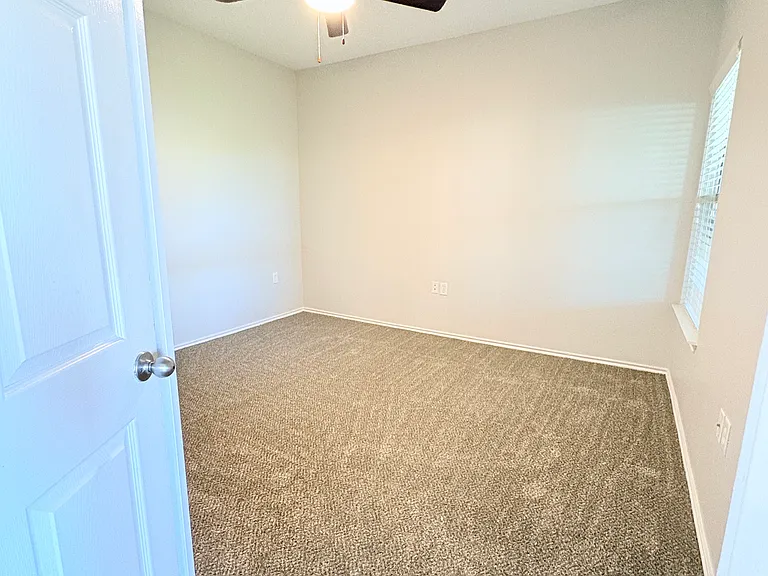 San Pedro Apartments — Photo 37