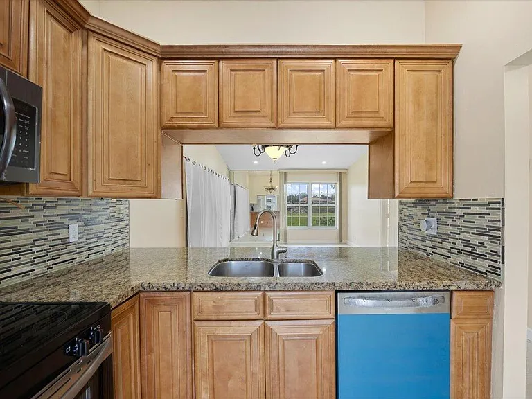5540 Lakewood Cir S #F — Photo 12