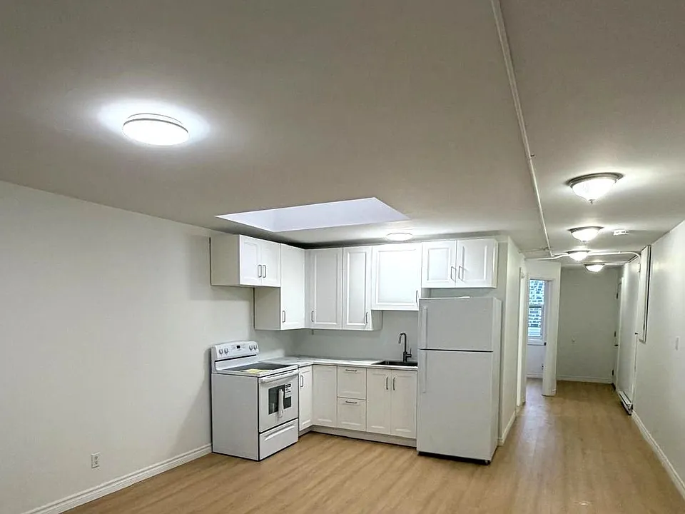 9 Eby St S #2