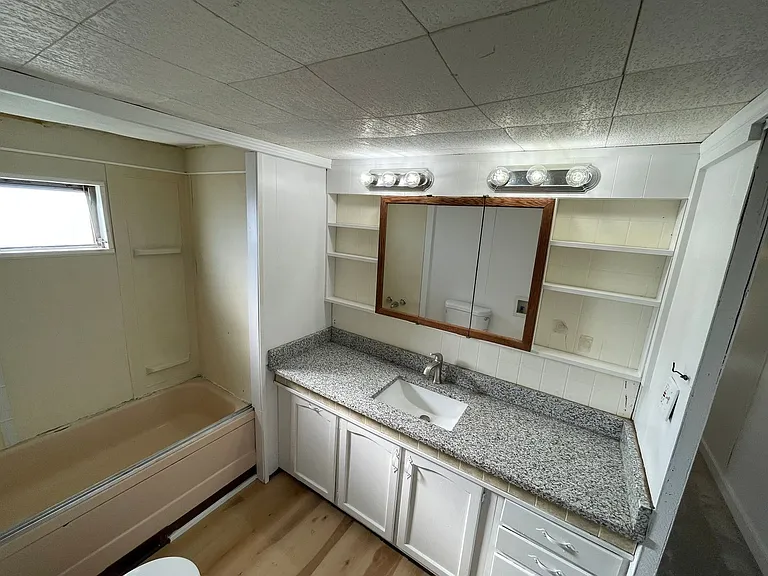 503 E Main St — Photo 23