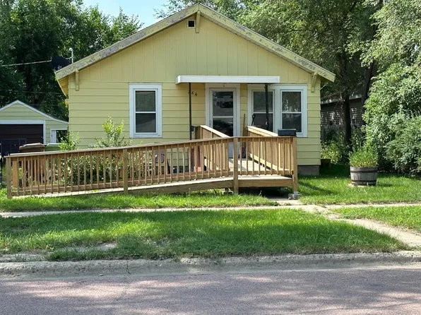 864 7th St SW, Huron, SD 57350