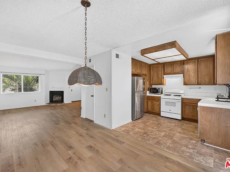 19221 Sherman Way #40 — Photo 8